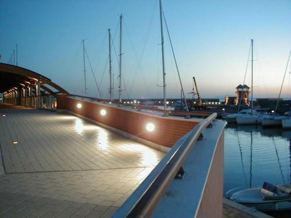 Yacht Suite Марина-ди-Гроссето Экстерьер фото